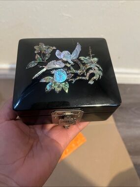 Black Mother-of-Pearl Inlay Jewelry Box - Elegant Women's Accessory